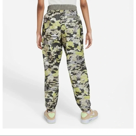 NIKE Mid Rise Joggers Pant Camo Print Women’s Large NWT - Picture 3 of 9
